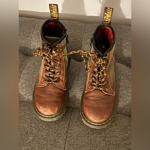 Little kid sz1 dr Marten boot